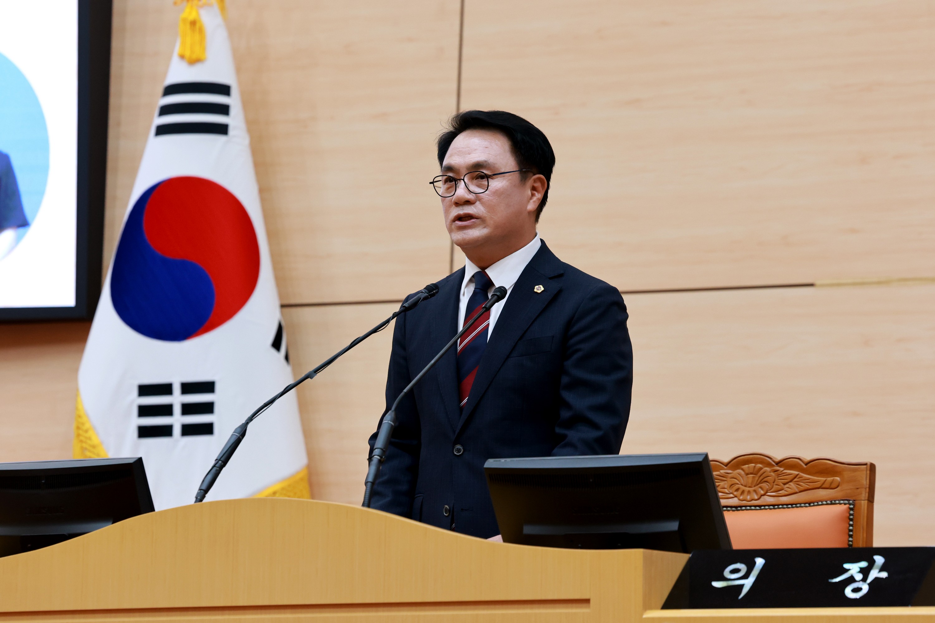송형곤 전남광주특별시의회 의장이 1호안건에 관한 설명중이다.