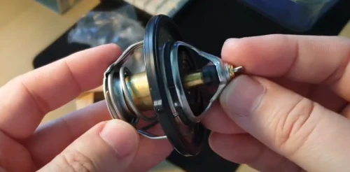 자동차 써모스탯의 역할