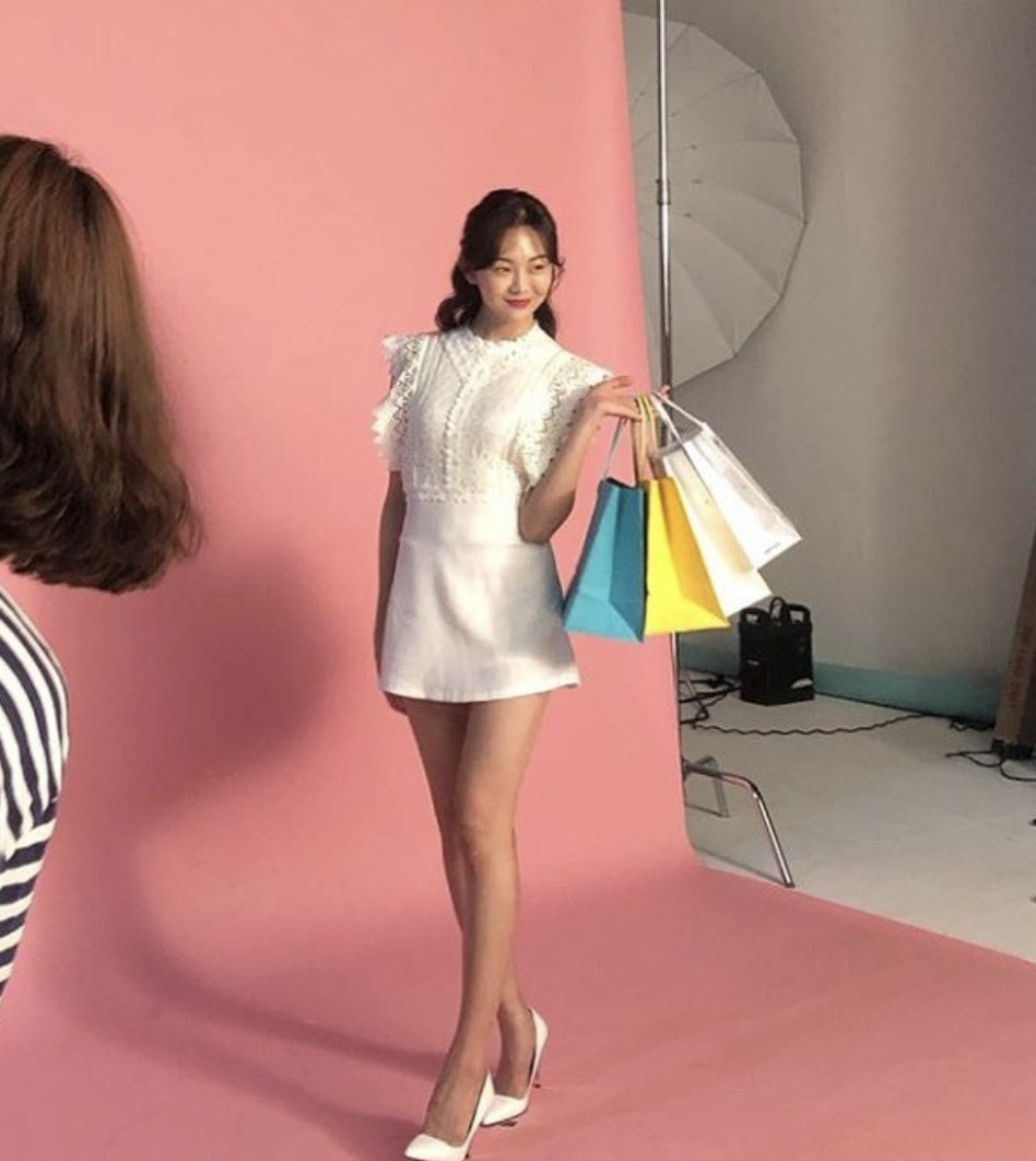 금새록 다리 길이