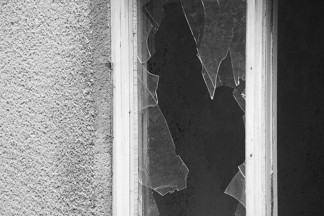 태풍&middot;지진 대비! 창문 파손 방지 필름으로 집 안전 지키기