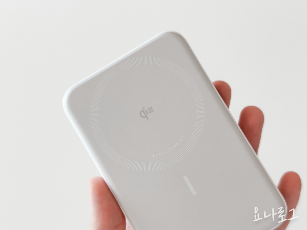 아이폰보조배터리 보조배터리 보조배터리추천 아이폰 앤커 앵커 앵커보조배터리 앤커보조배터리 무선충전 무선보조배터리 Anker AnkerMagGo 앵커맥고 앤커맥고 여행준비물 여행필수템 발열없는보조배터리 여행준비