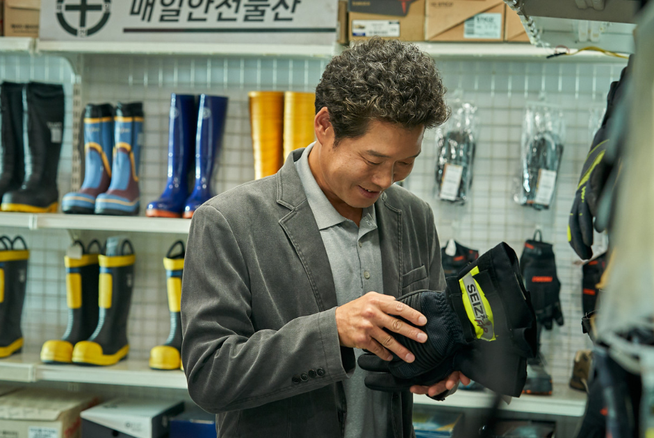 영화 소방관 좋은 장비를 사고싶어하는 기영