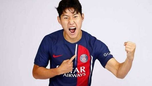 이강인 포효사진 입니다