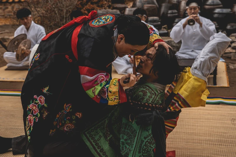 무당이 등장하는 드라마 선산 소개