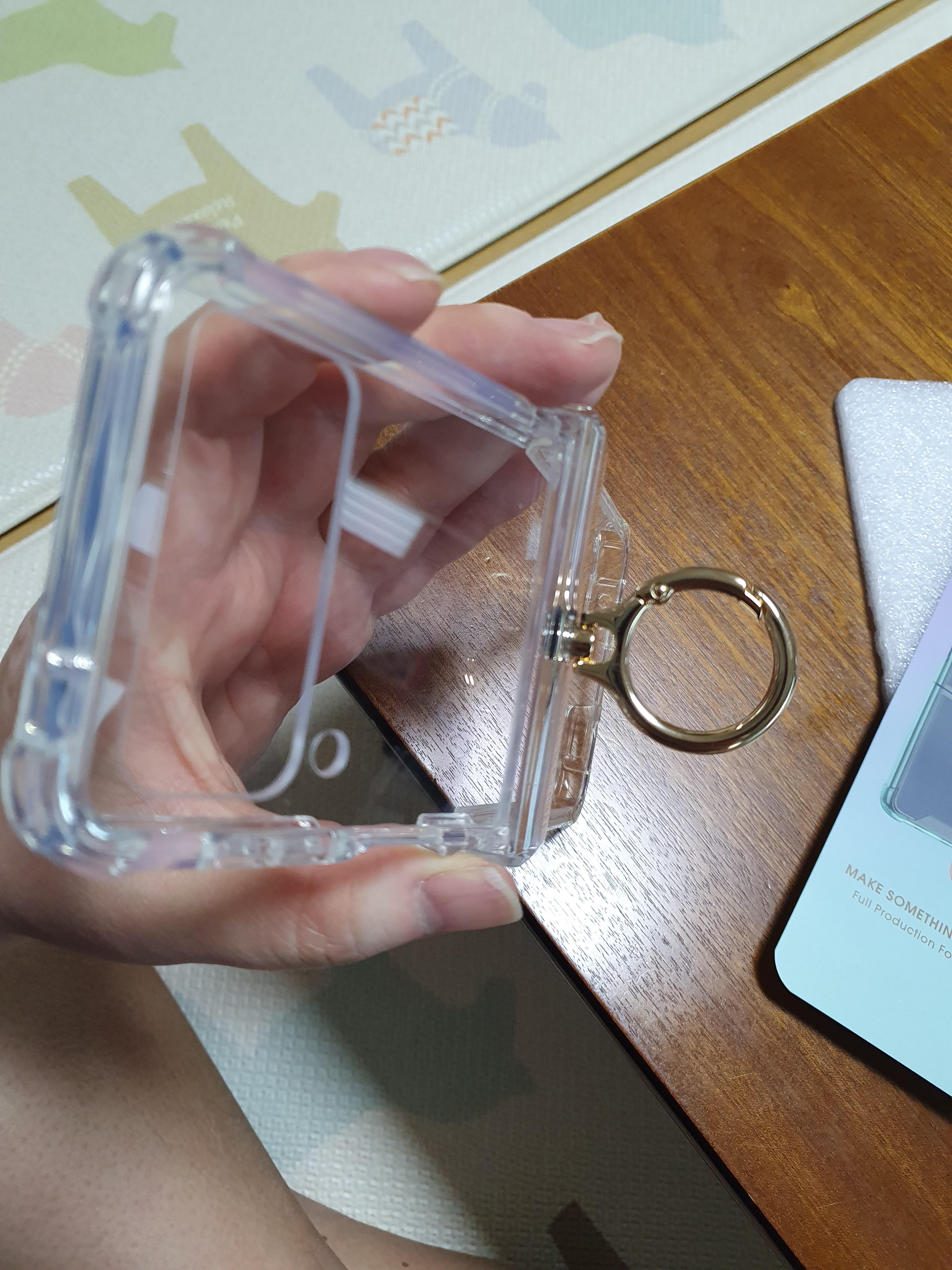 핑거링이 잘 붙어 있으며, 핑거링에 줄을 끼울수도 있게 설계 되어 있습니다.