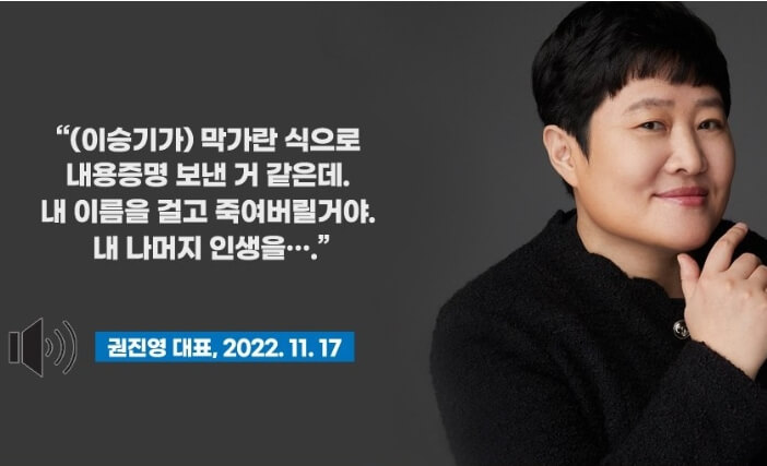 검정색자켓을입은사람의모습-자막설명글