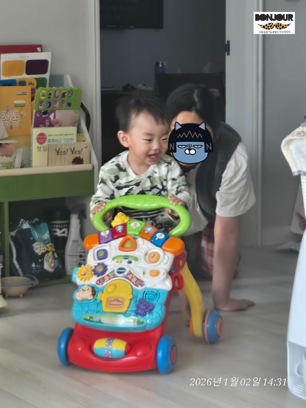 연년생 육아 아빠 첫째와 걸음마 연습 놀이