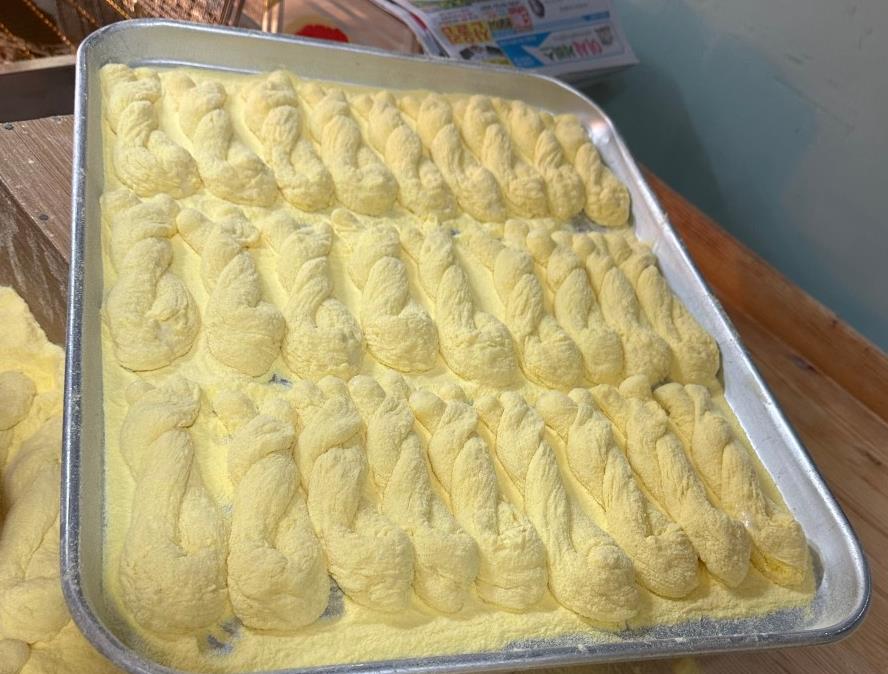 생화의 달인 은둔식달 양주꽈배기달인이 만든 옥수수꽈배기