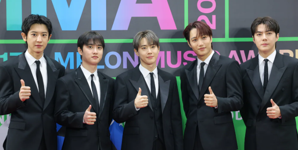 EXO Suffocate 정규 8집 REVERXE