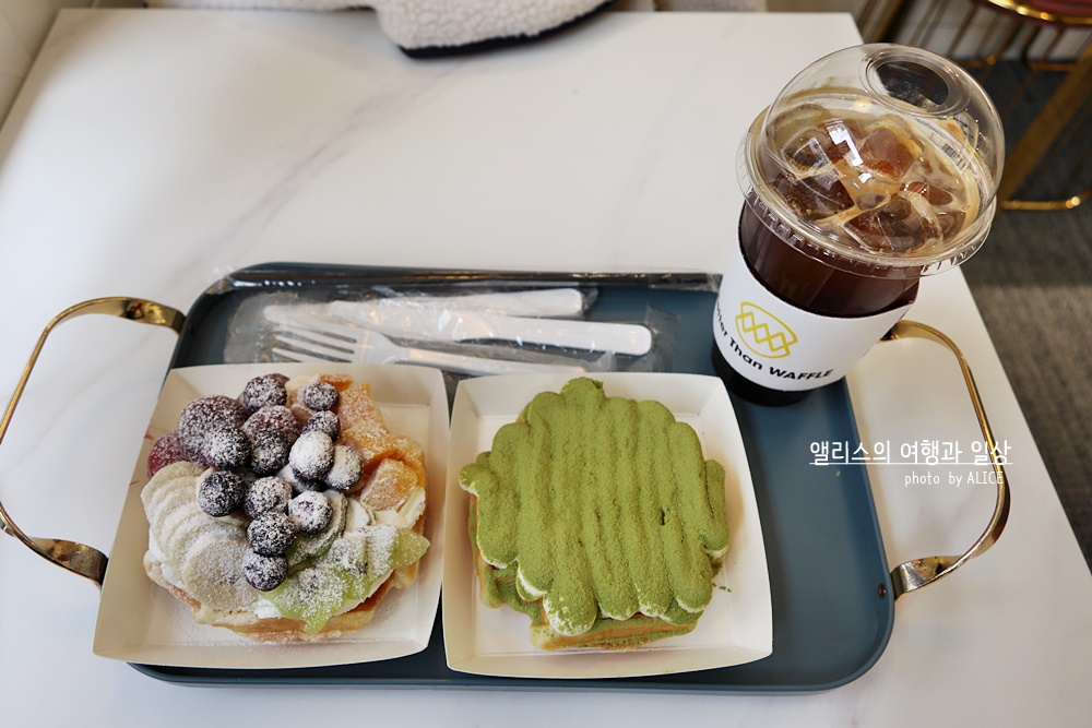 베러댄와플 센트럴파크호텔부산점에서 즐기는 생크림과일와플, 말차티라미수 와플, 라바짜 아메리카노