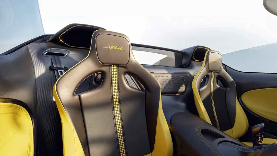 부가티 W16 미스트랄 시트