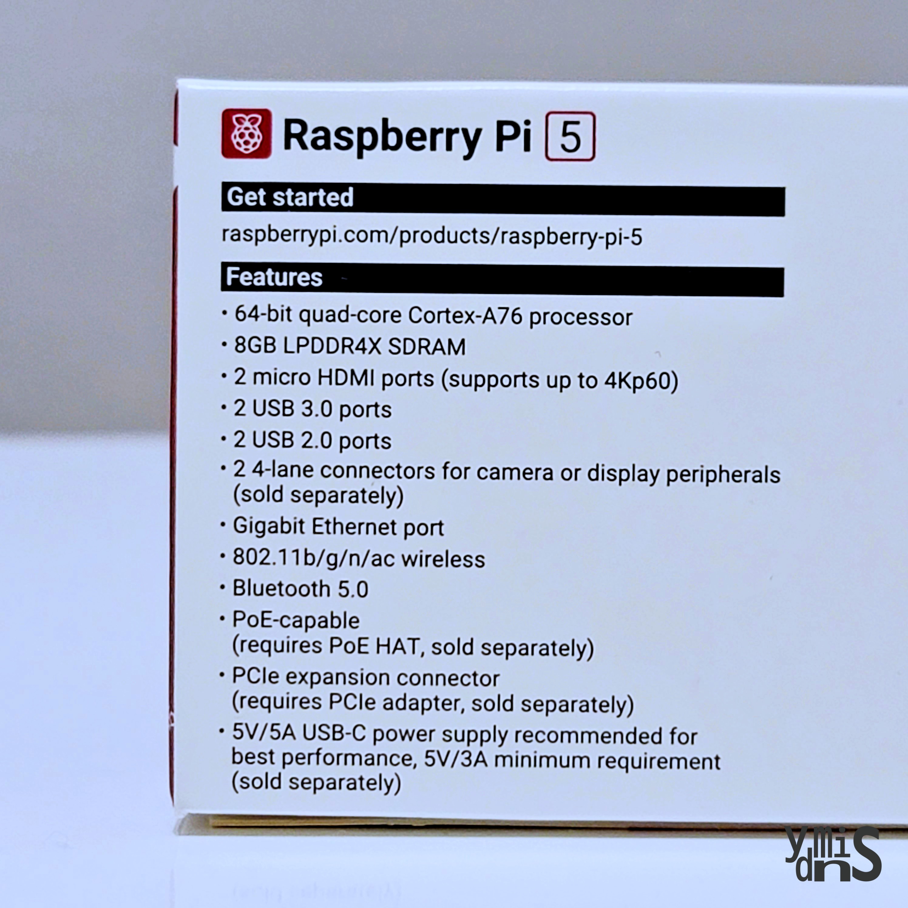 라즈베리파이 상자 뒷면 스펙 모습이다.