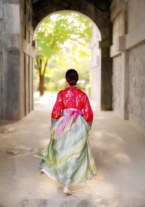 한복을-입은-여인