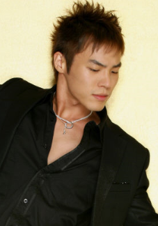 충격 !! 가수 휘성 향년 43년세로 자택서 숨진채발견