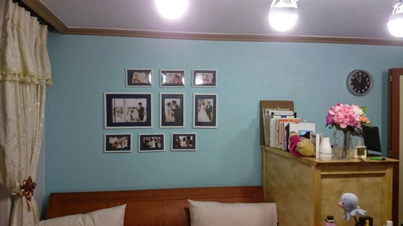 처음 페인팅했던 미루네 예전침실 체리색 침대헤드와 베이지색 가구가 초록색과 너무 대치되어 어울리지 않았던 침실