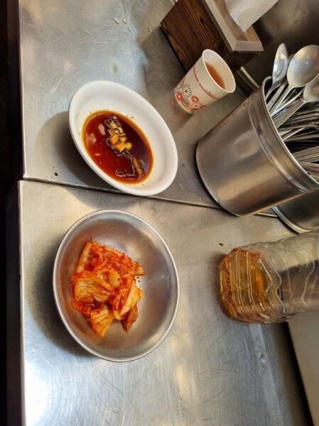 고향칼국수 김치와 간장