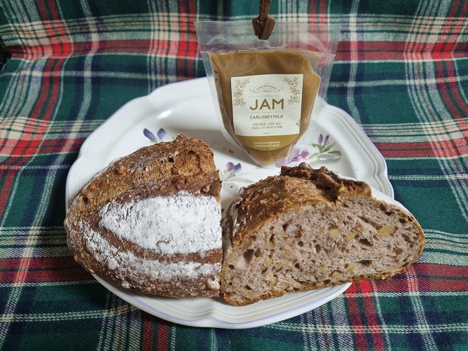 맷돌로 갈은 통밀빵