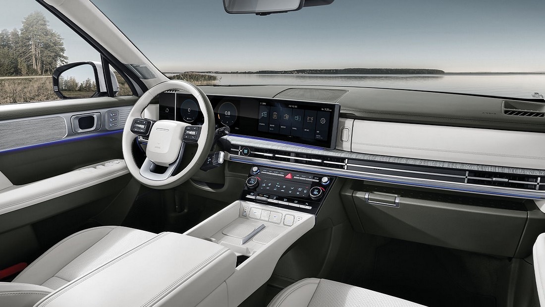 싼타페 23년형 모델 실내 1열 운전석 사진 출처 다음자동차