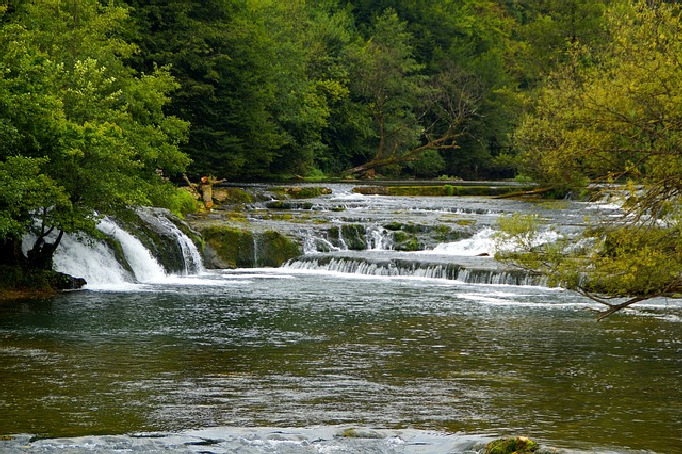 수심 얕은 계곡 사진