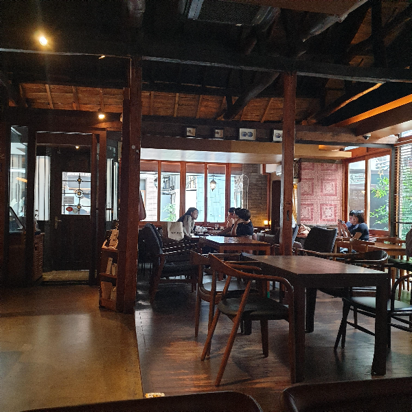 대구 류 커피 로스터스: 대구 스페셜티 커피, 로스터리 카페_매장 내부