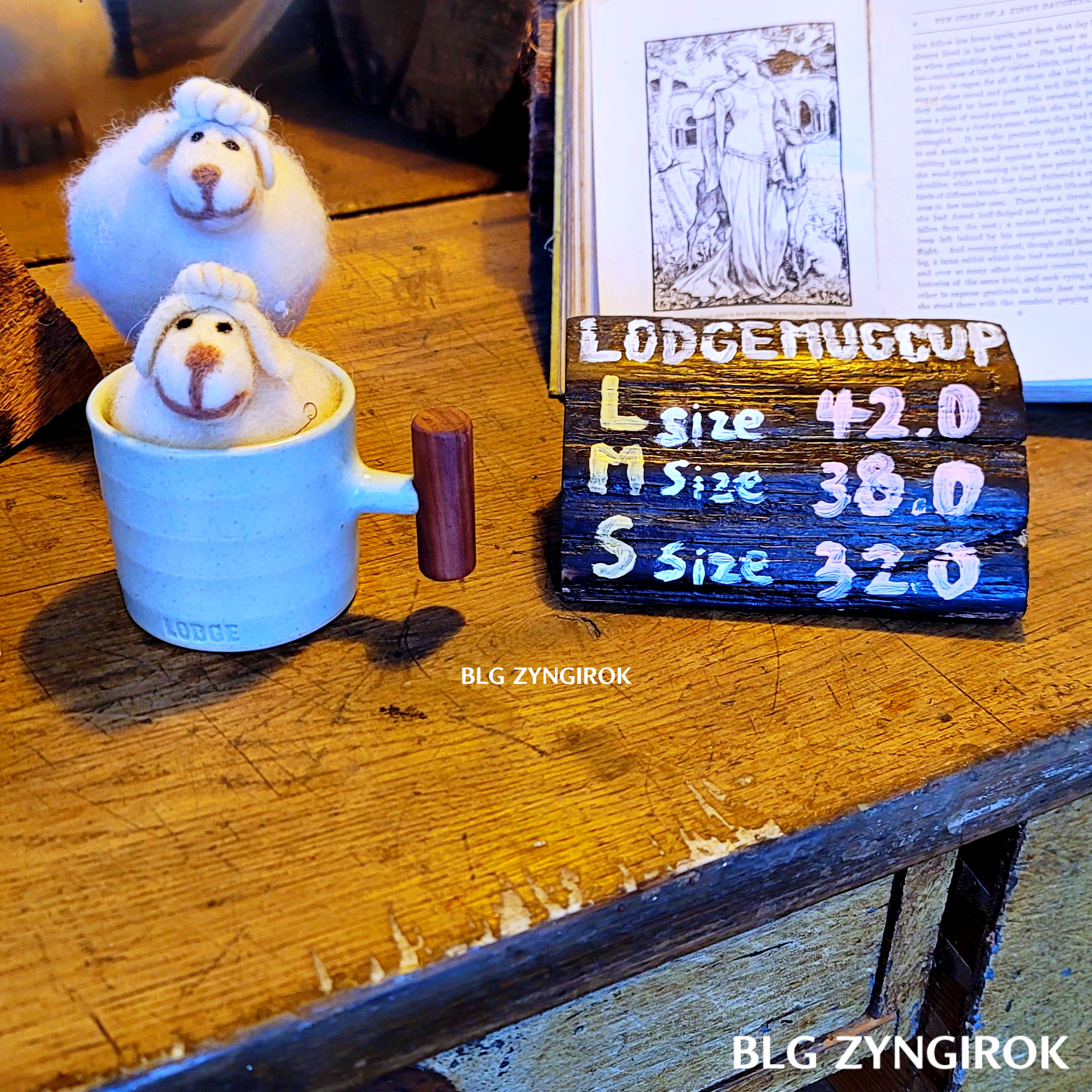 양주 카페 럿지 LODGE 굿즈 - 머그 모습이다.