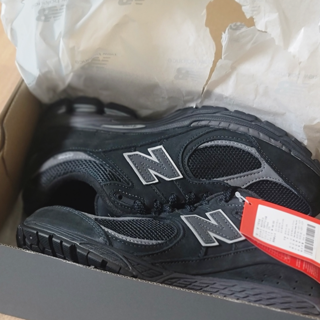 뉴발란스 2002r 박스 개봉샷