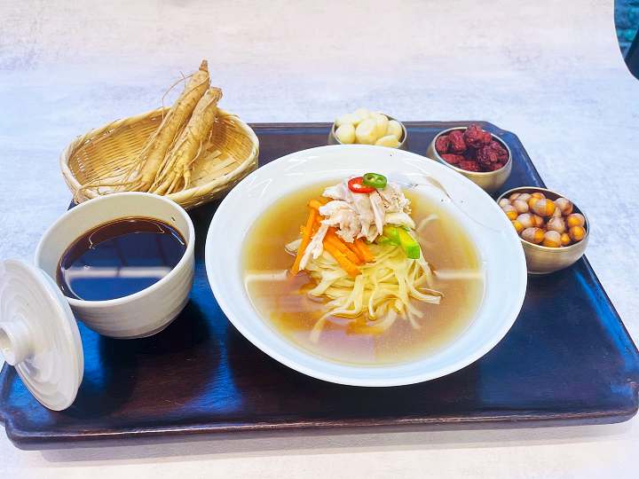 탕 하나에 4가지 맛 개성철렵국 개성 잔치 비빔밥 제육전 고수무침 종로 북촌 삼청동 맛집 추천 생방송투데이 먹킷리스트