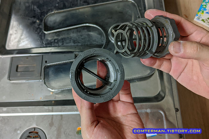 LG D1222WF 식기세척기 필터 분리 청소