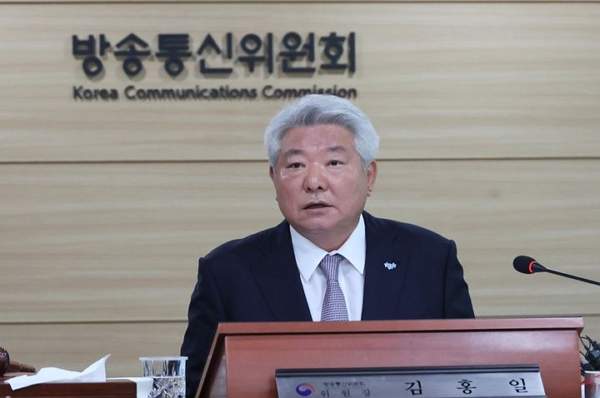 김홍일 방통위원장 탄핵 사퇴