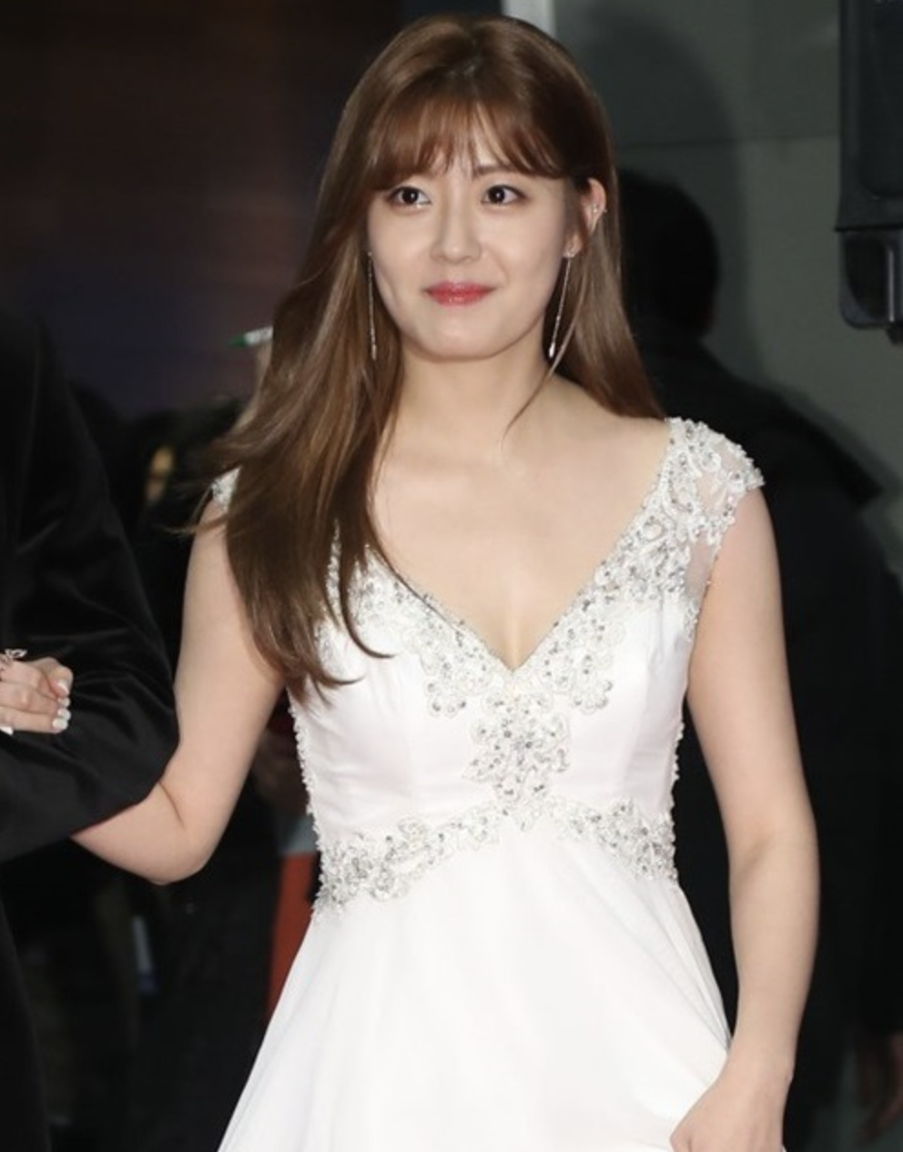 남지현 드레스 볼륨감