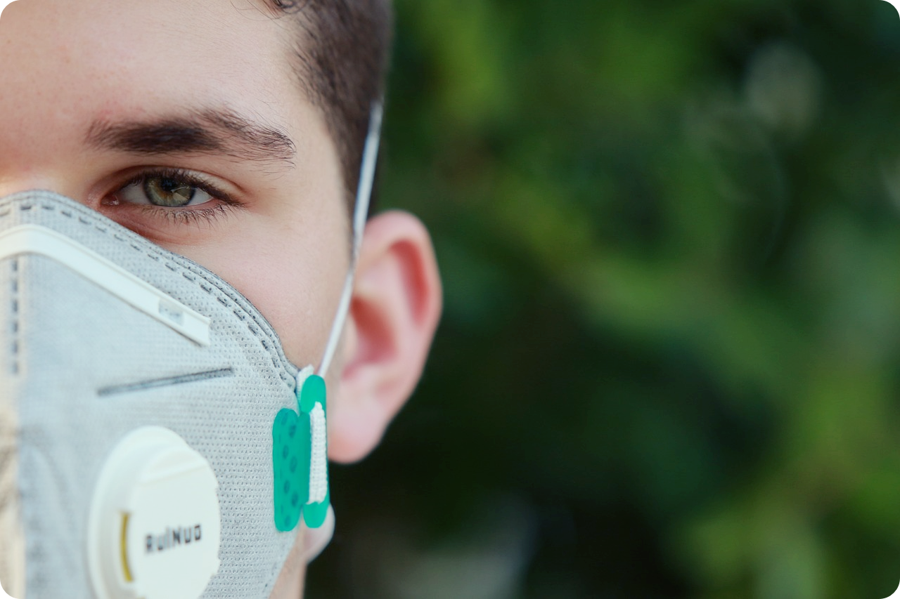 마스크를 쓴 남자