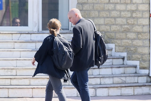 머리 찌릿찌릿한 증상 ? 후두부 신경통 예방 실천하기