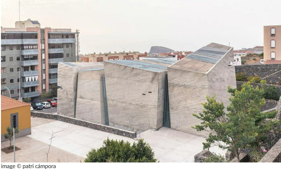 단일 석조 블록의 집합체...테네리페 섬에 있는 메니스 아르키텍토스 교회 VIDEO: Menis arquitectos' church on tenerife island is a cluster of monolithic stone blocks