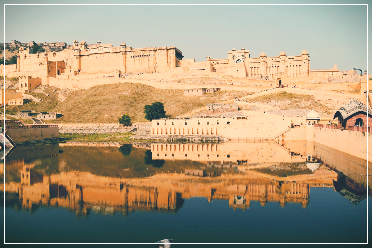 붉은 빛의 호박궁전