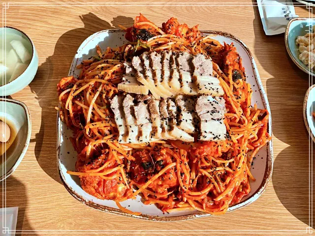 강릉 포남동 맛집 아구찜 위에 돼지고기 수육(삼겹살)이 올라간 수구찜