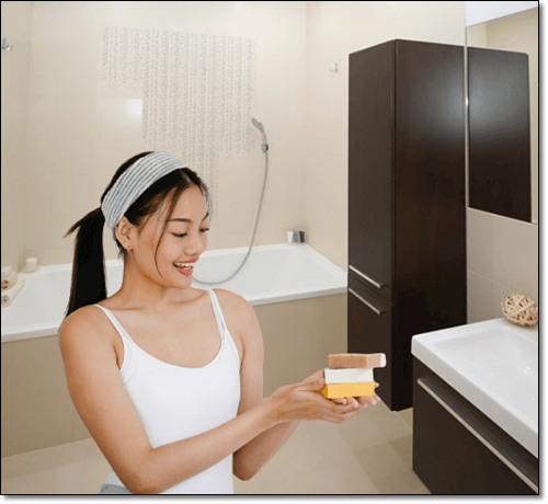 규조토 비누 보이는 여성