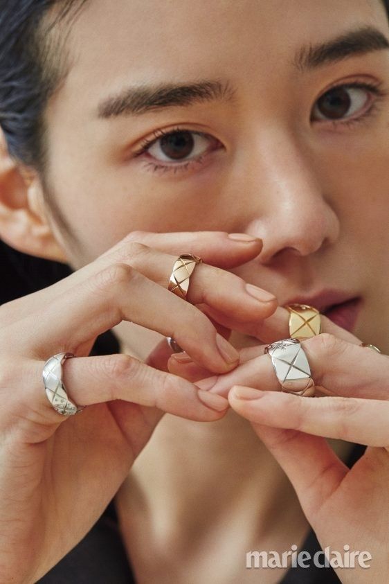 차가운 금의 기운을 부드러운 인성의 기운으로 치환하는 코코 크러쉬 베이지 골드