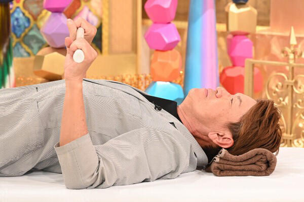 침대에 수건 하나 올려서 잠 잘 자는 방법