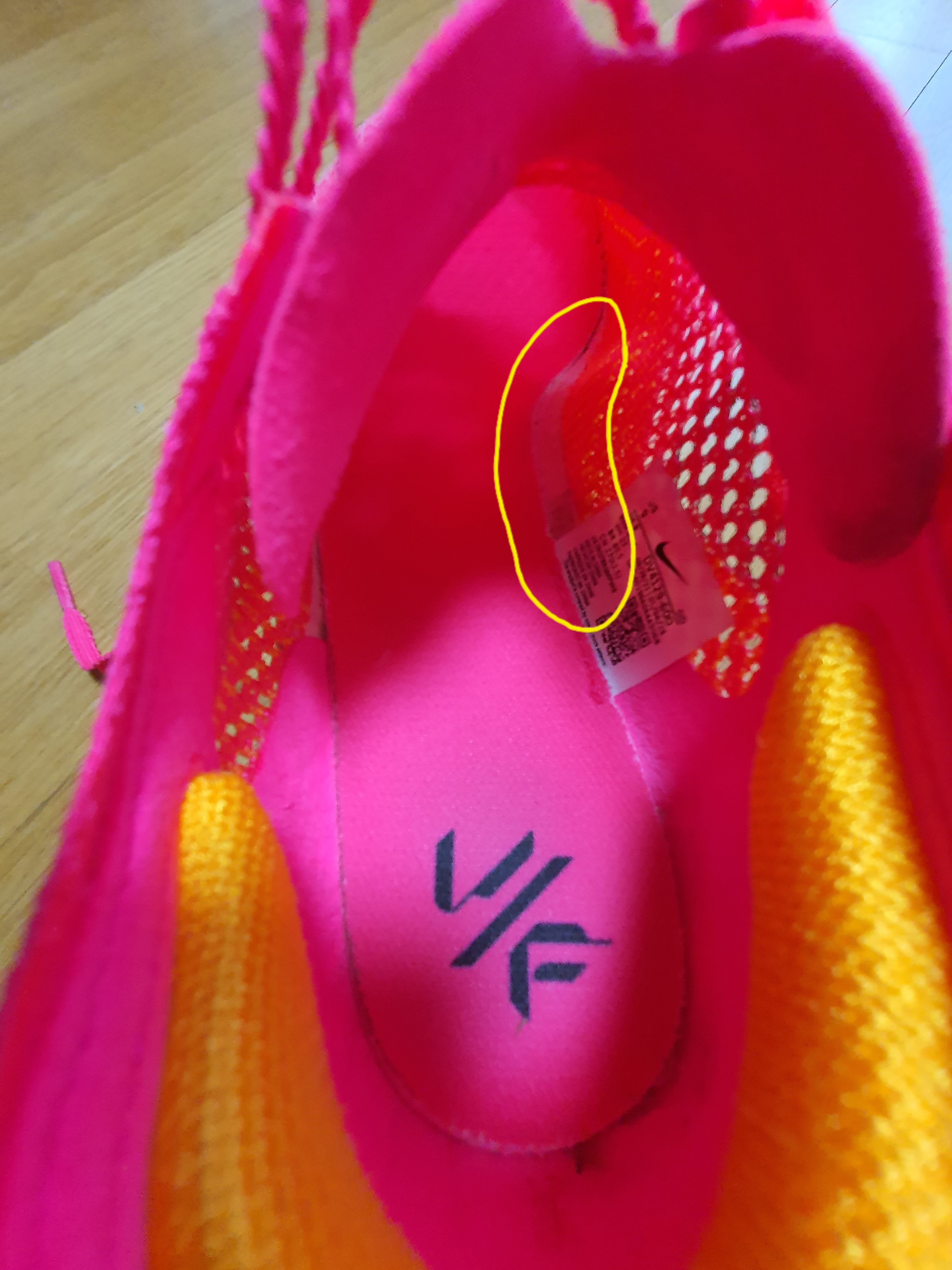 베이퍼플라이3는 깔창이 이미 잘려져 나왔음.