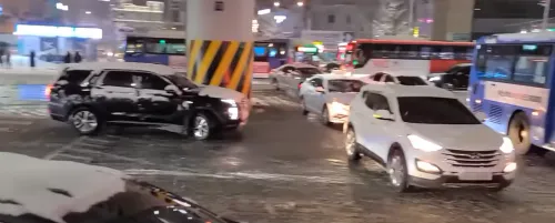 도로 위에 뿌린 염화칼슘