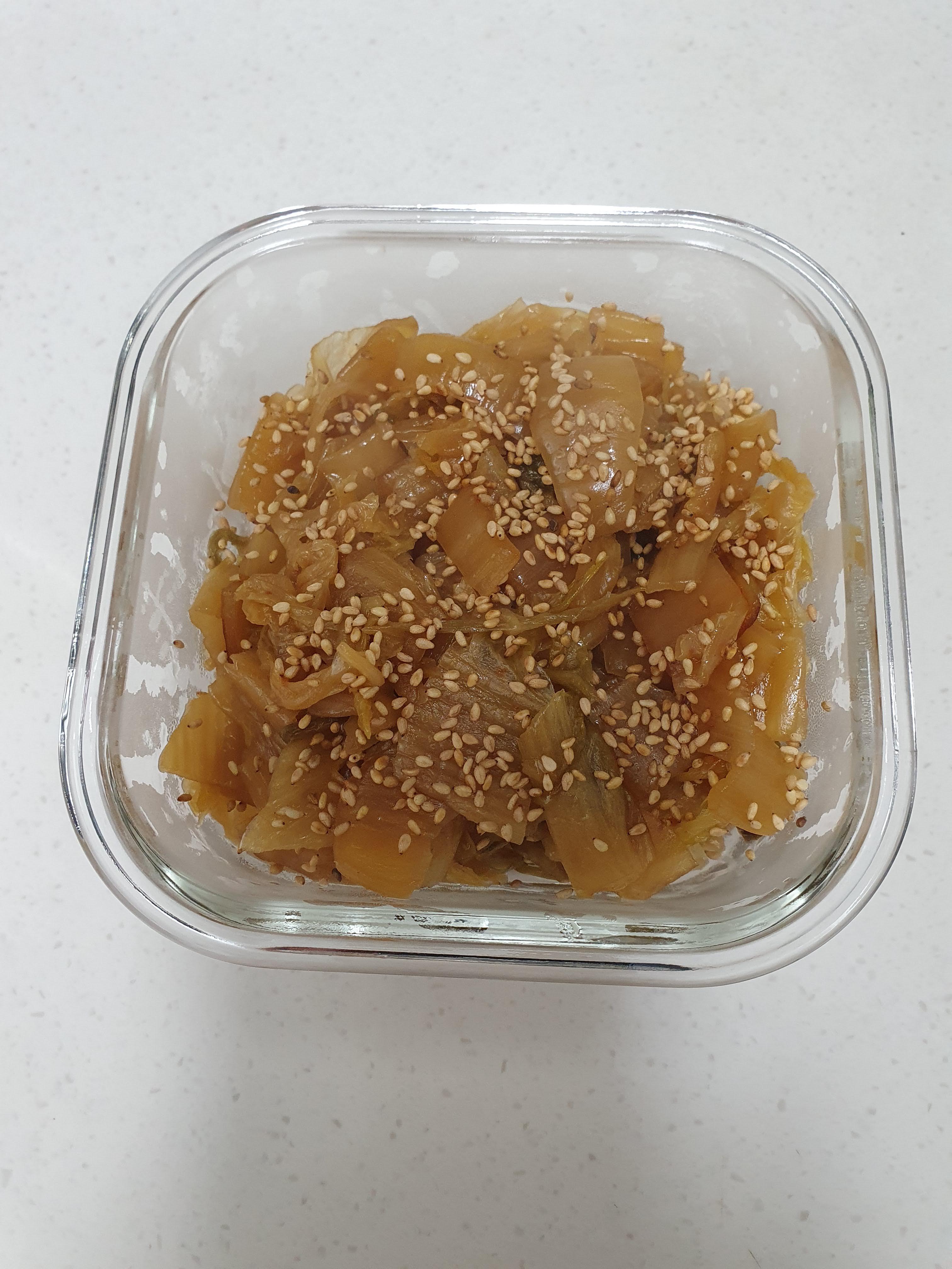 씻은 묵은비 볶음