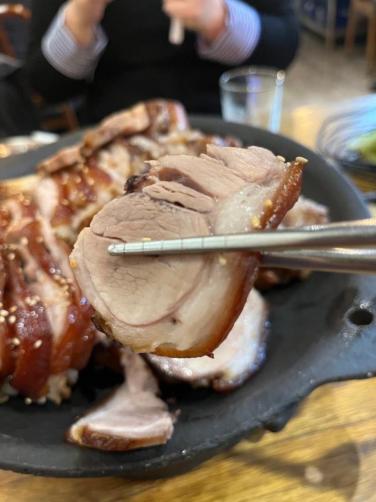 가마솥왕족발입니다