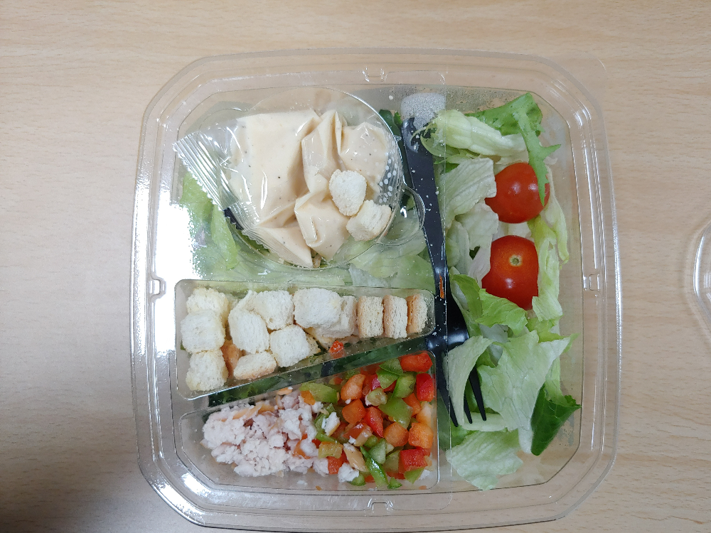 샐러드 뚜껑 개봉