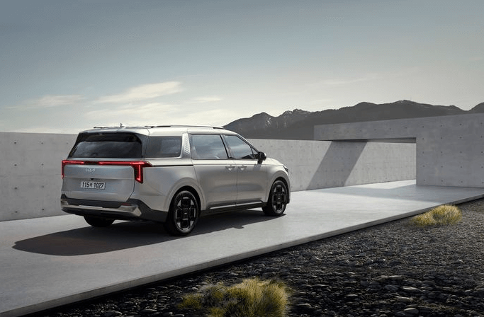 카니발-페이스리프트-후면부