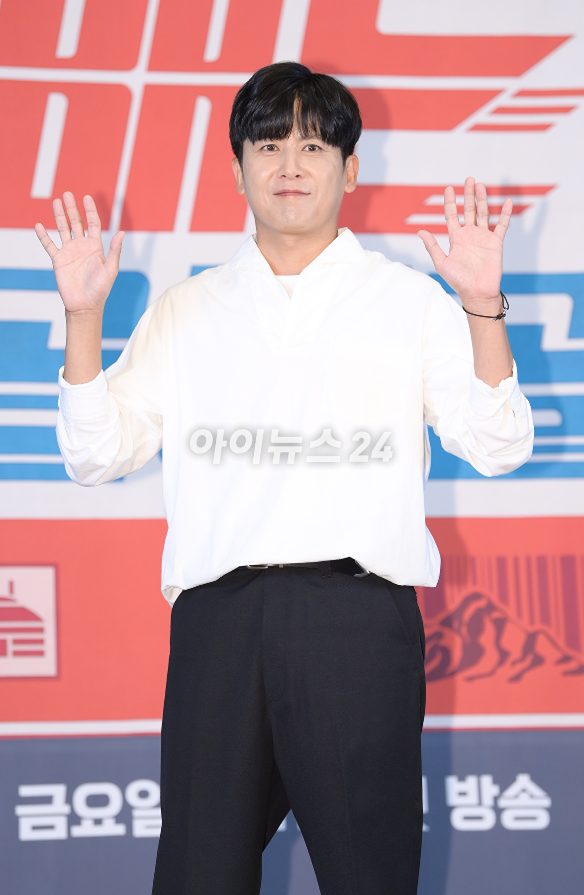 가수 홍경민이 2일 오후 서울 서초구 잠원동 더 리버사이드호텔에서 진행된 JTBC 신규 예능 프로그램 &#39;택배는 몽골몽골&#39; 제작발표회에 참석하고 있다. [사진=정소희 기자]