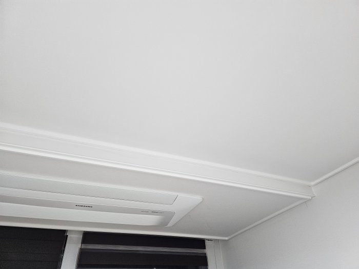 아파트 거실 천정 모습