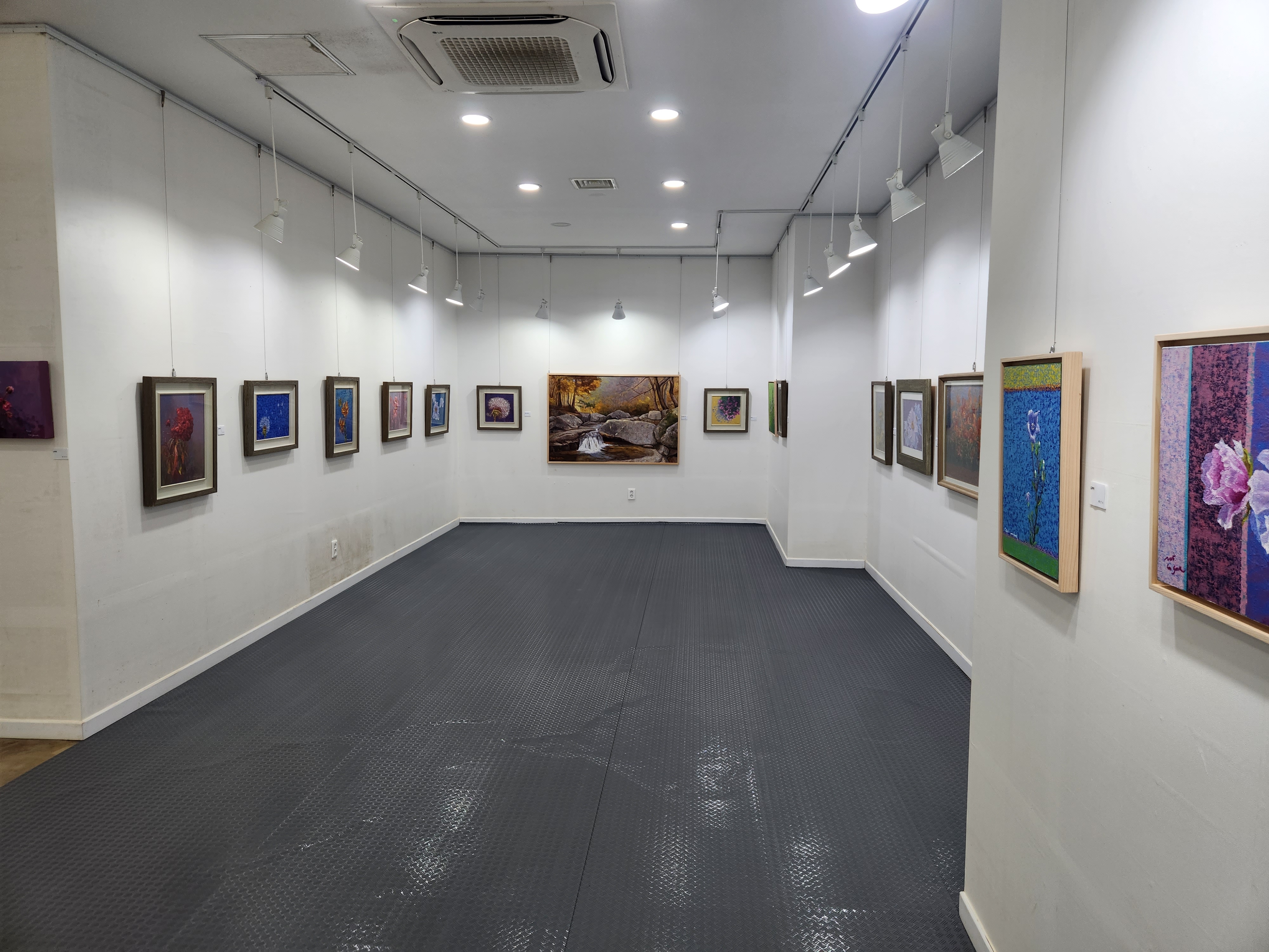 미로공원 안에있는 전시관 내부 전경사진