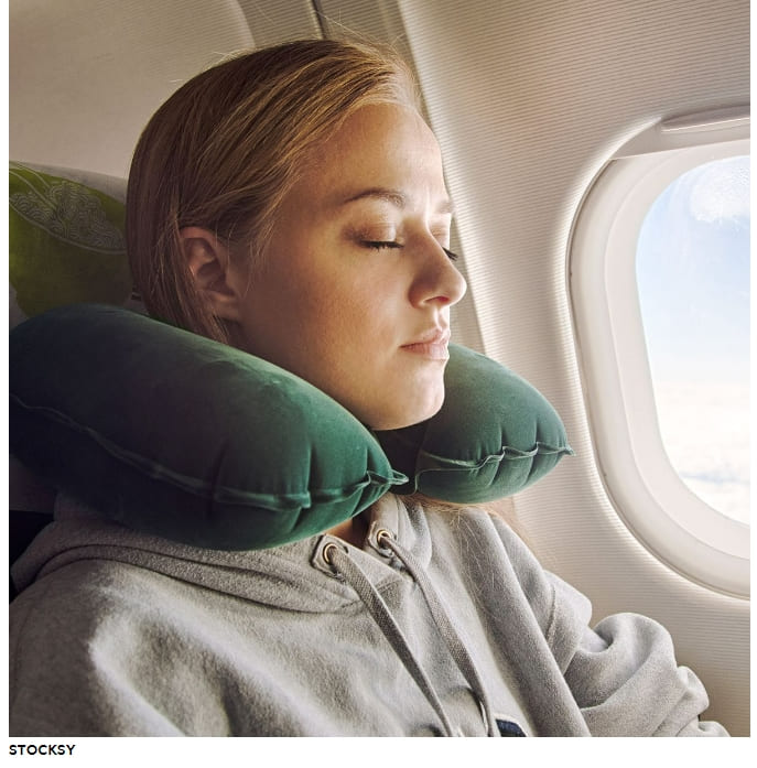 항공 승무원이 알려주는 장거리 비행 시 유의할 점 VIDEO: A flight attendant&rsquo;s secrets to surviving long-haul flights