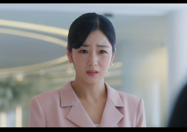 눈물의 여왕 나비서