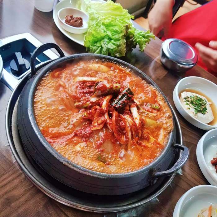토요일은 밥이좋아 토밥좋아 대전 묵은지 고등어 조림 맛집